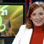 Wissenschafts-Moderatorin Kristina zur Mühlen während Moderation für das TV-Magazin Q21
