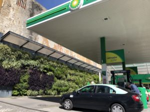 Begrünte Wand | Tankstelle Lissabon